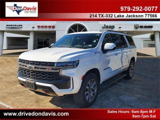 2022 Chevrolet Suburban with Summit White Exterior