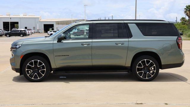 2023 Chevrolet Suburban RST