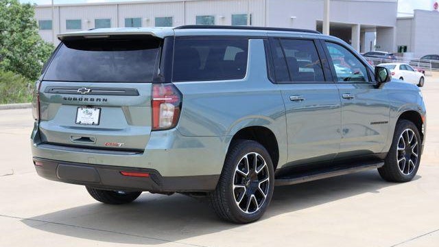 2023 Chevrolet Suburban RST