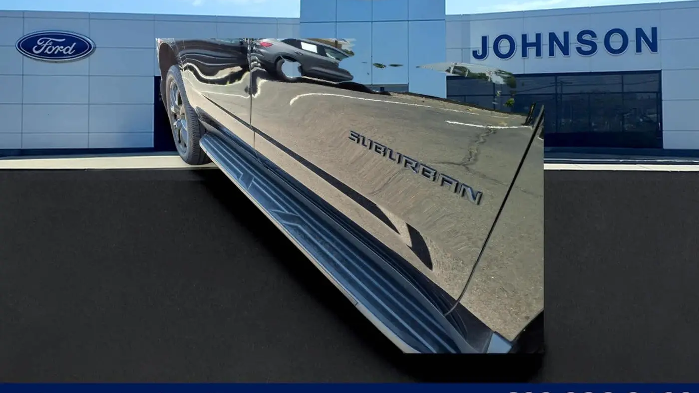 2023 Chevrolet Suburban RST