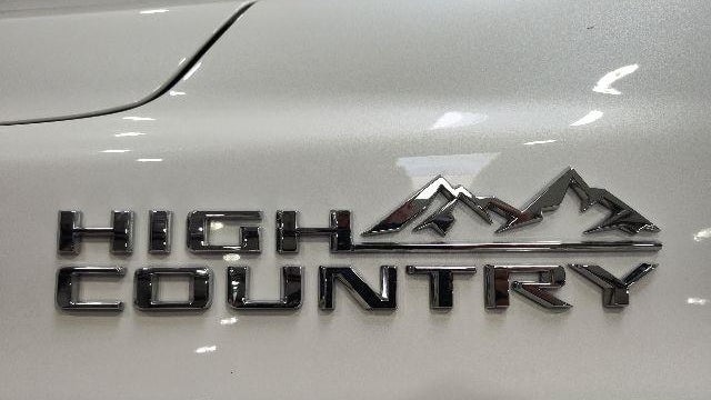 2023 Chevrolet Suburban High Country