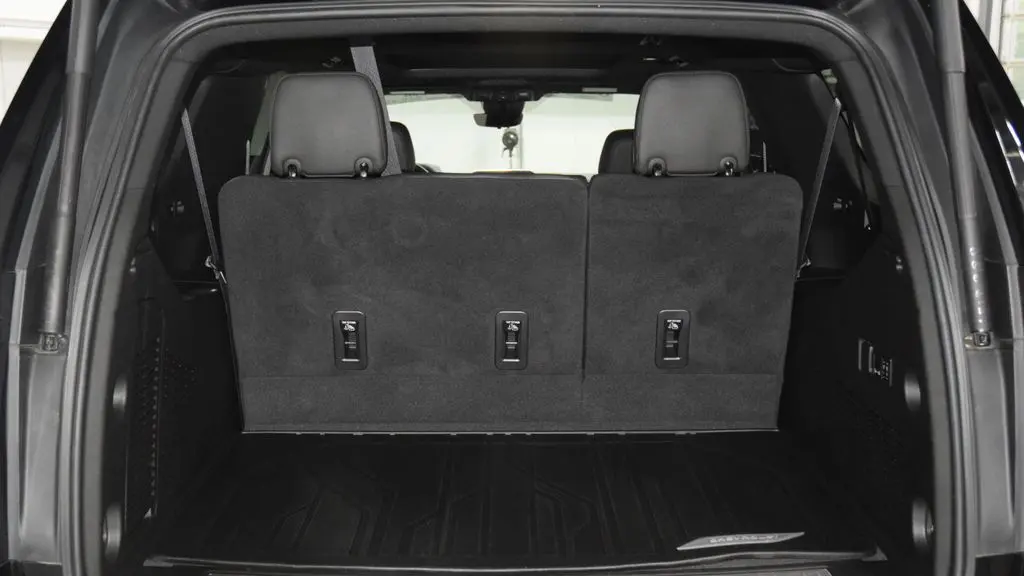 2023 Chevrolet Suburban High Country
