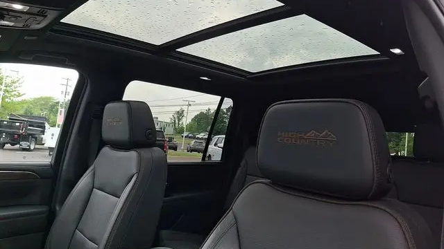2023 Chevrolet Suburban High Country
