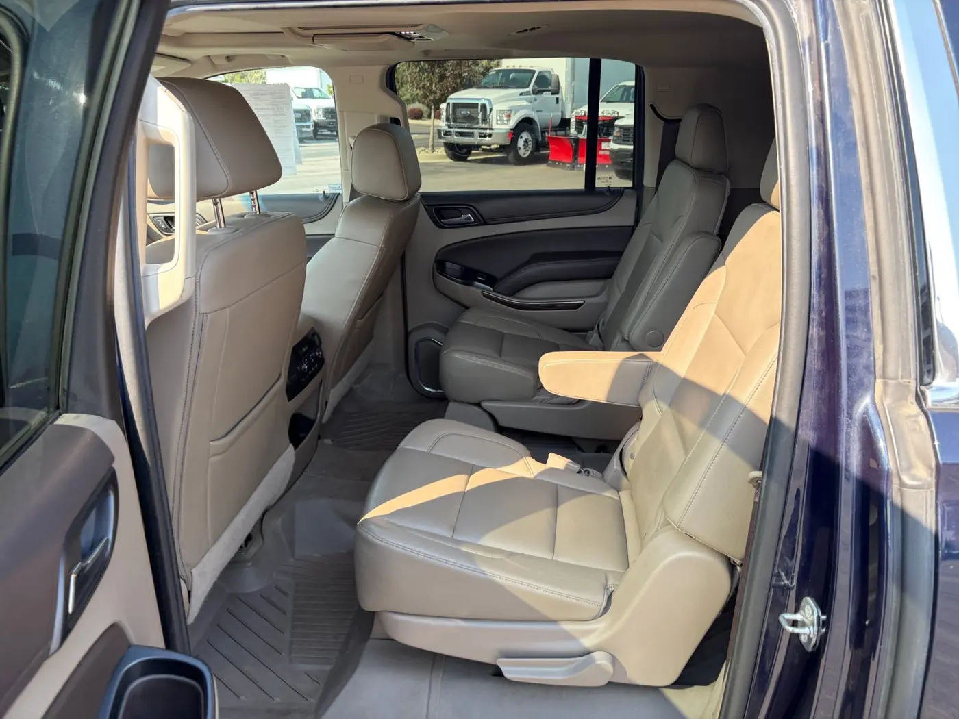 2017 Chevrolet Suburban - $14,888