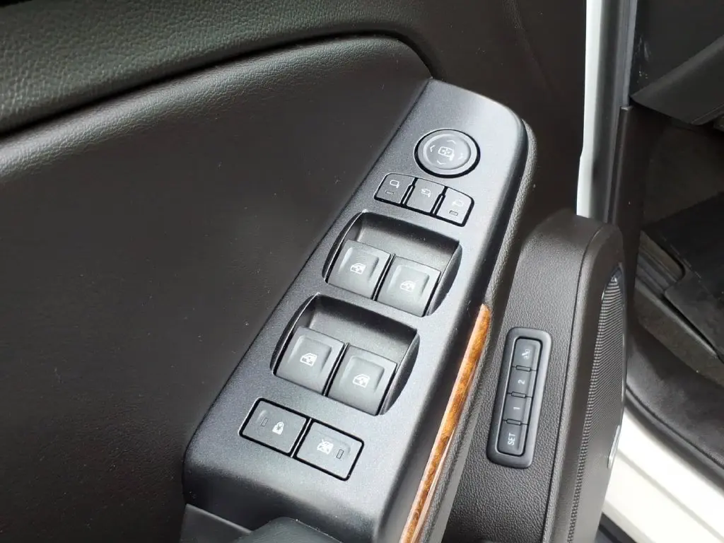 2018 Chevrolet Suburban - $19,990