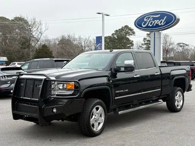 2015 GMC Sierra 2500HD 4X4 Denali 4DR Crew Cab SB