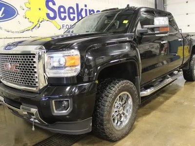 2015 GMC Sierra 2500HD 4X4 Denali 4DR Crew Cab SB