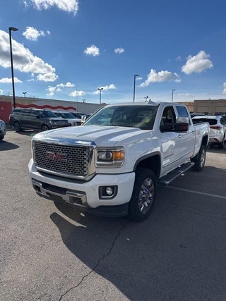2016 GMC Sierra 2500HD with Summit White Exterior