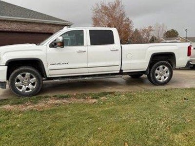 2016 GMC Sierra 3500HD 4X4 Denali 4DR Crew Cab SB SRW
