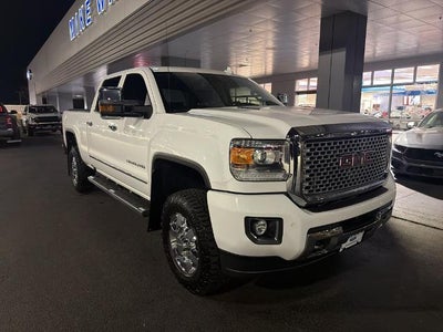 2016 GMC Sierra 3500HD 4X4 Denali 4DR Crew Cab SB SRW
