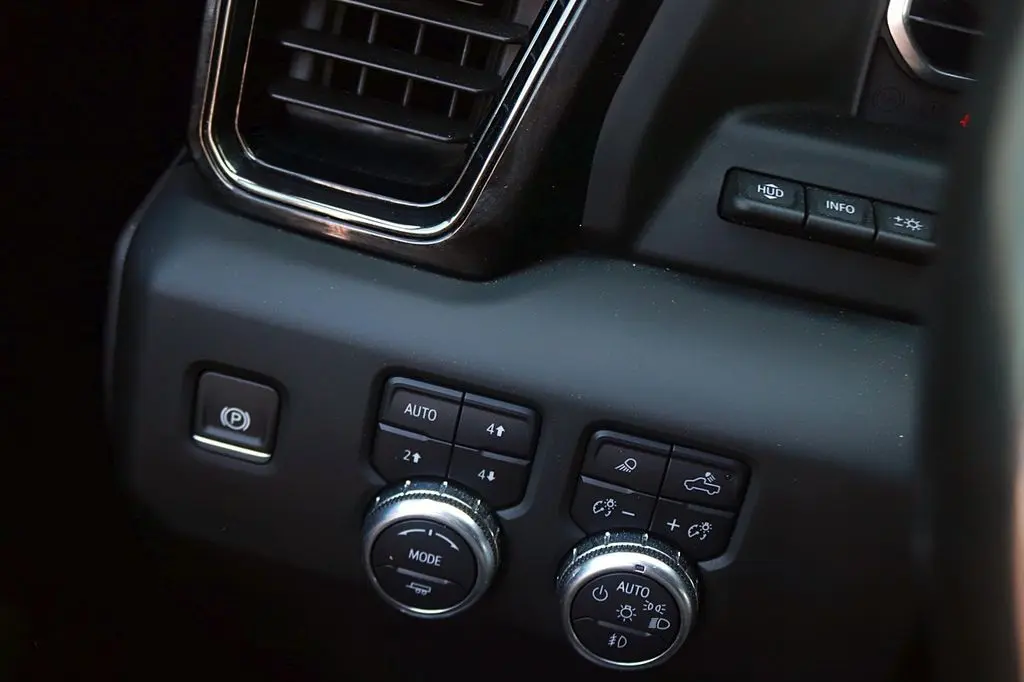 2024 GMC Sierra Hd - $73,520