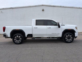 2022 GMC Sierra 2500HD with Summit White Exterior