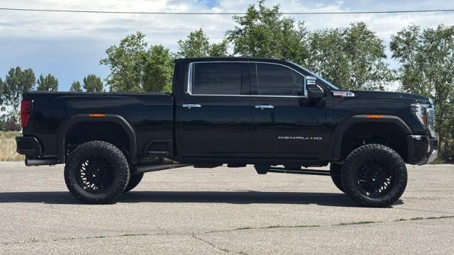 2024 GMC Sierra 2500HD Denali