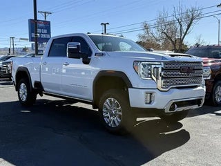 2022 GMC Sierra 2500HD with White Frost Tricoat Exterior