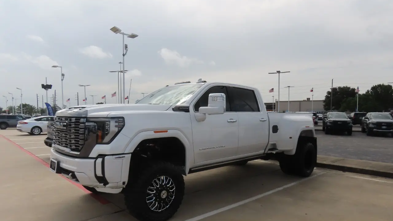 2024 GMC Sierra 3500HD Denali Ultimate