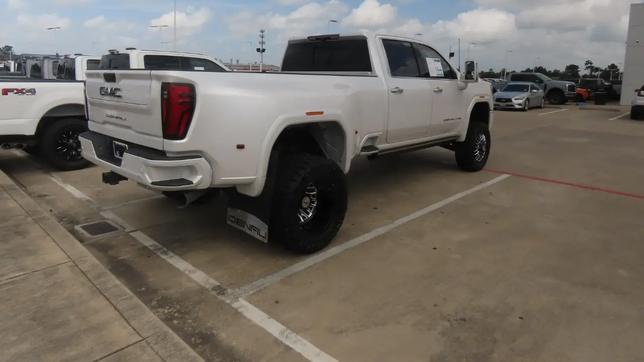 2024 GMC Sierra 3500HD Denali Ultimate