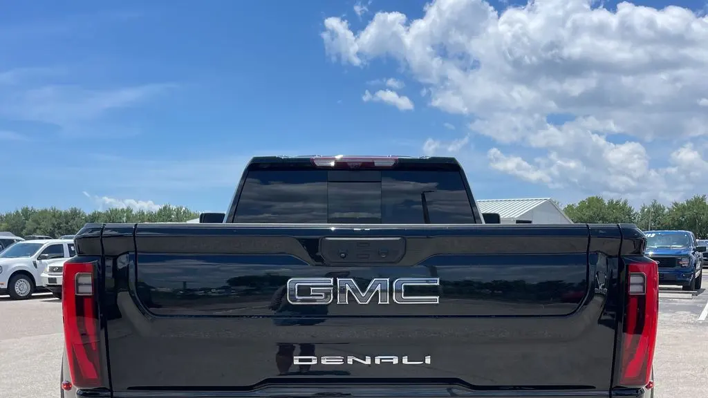 2024 GMC Sierra 3500HD Denali Ultimate