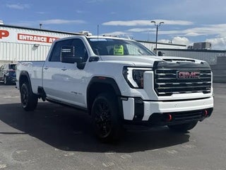 2025 GMC Sierra 2500HD with Summit White Exterior