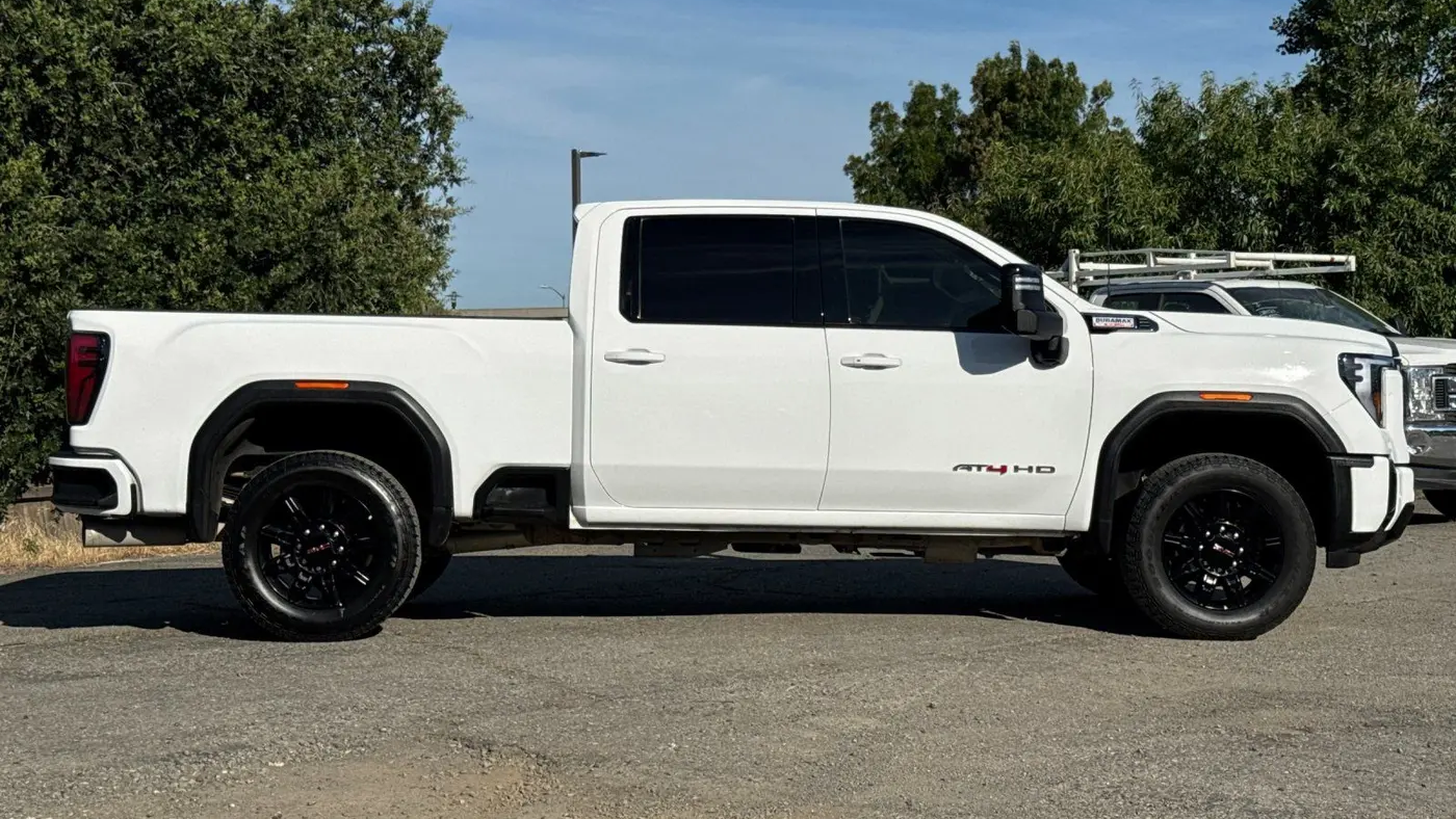 2025 GMC Sierra 2500HD AT4