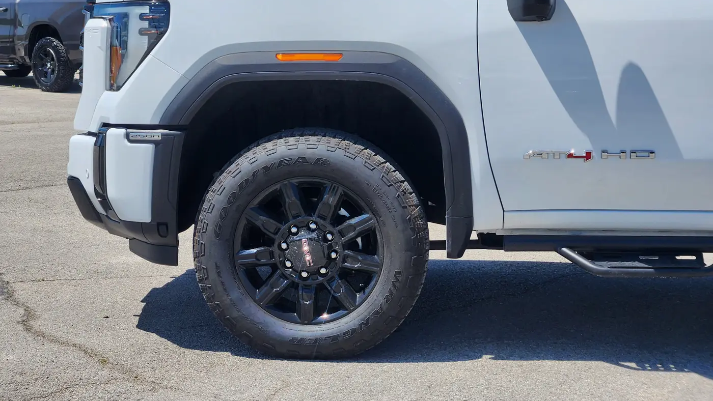 2025 GMC Sierra 2500HD AT4