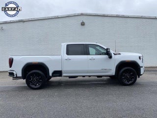 2025 GMC Sierra 2500HD with Summit White Exterior