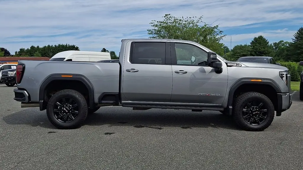 2025 GMC Sierra 2500HD AT4