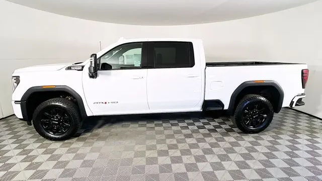 2025 GMC Sierra 2500HD AT4