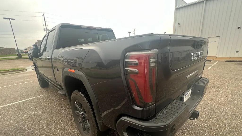 2025 GMC Sierra 2500HD AT4