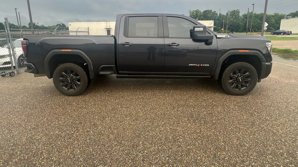 2025 GMC Sierra 2500HD AT4