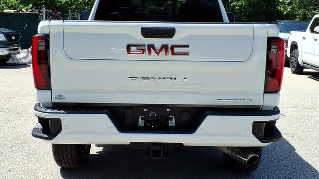2025 GMC Sierra 2500HD Denali