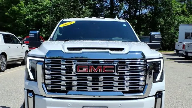 2025 GMC Sierra 2500HD Denali