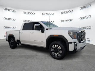 2025 GMC Sierra 2500HD with White Frost Tricoat Exterior