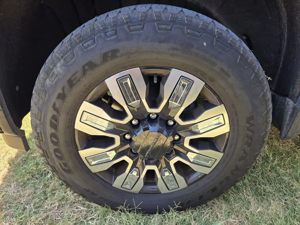 2025 GMC Sierra Hd - $70,995