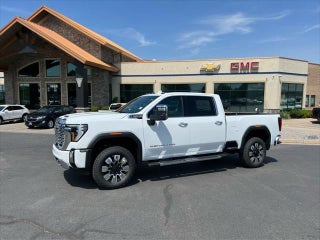 2025 GMC Sierra 2500HD with Summit White Exterior