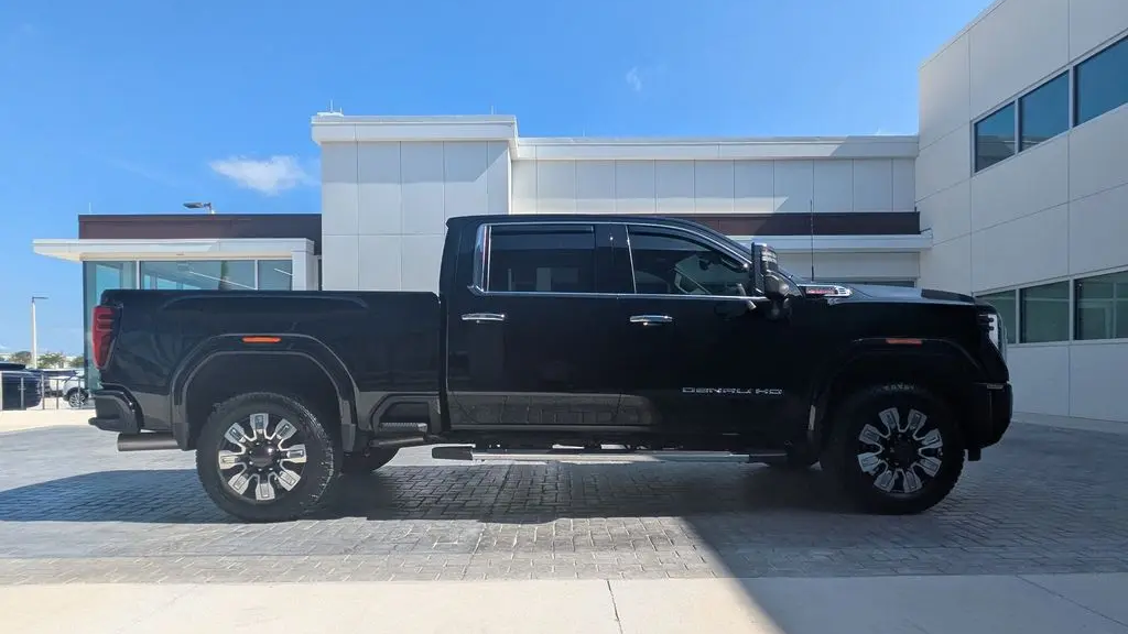 2025 GMC Sierra 2500HD Denali