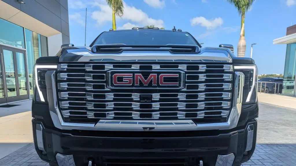 2025 GMC Sierra 2500HD Denali