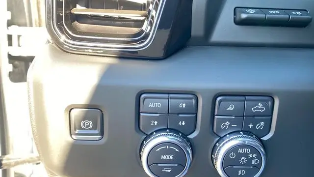 2025 GMC Sierra 3500HD AT4