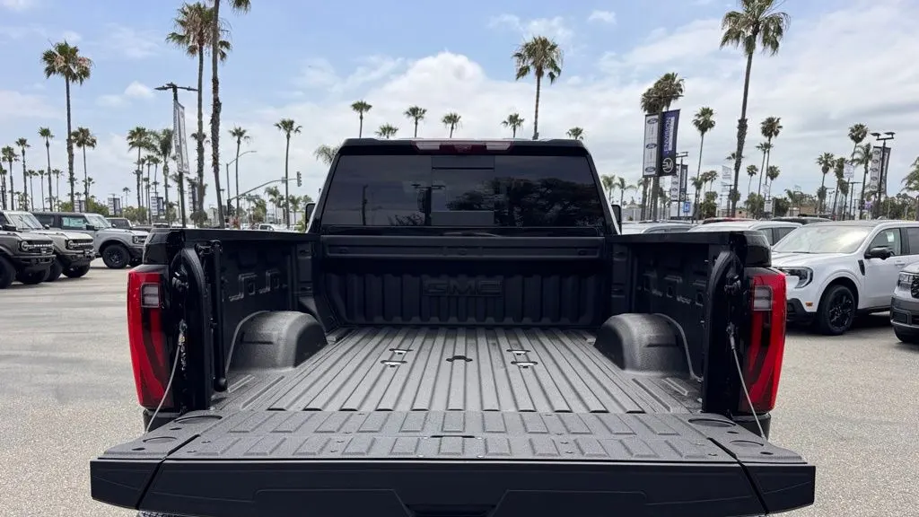 2025 GMC Sierra 3500HD Denali