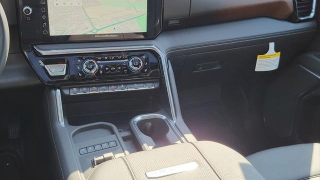 2025 GMC Sierra 3500HD Denali