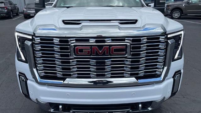 2025 GMC Sierra 3500HD Denali