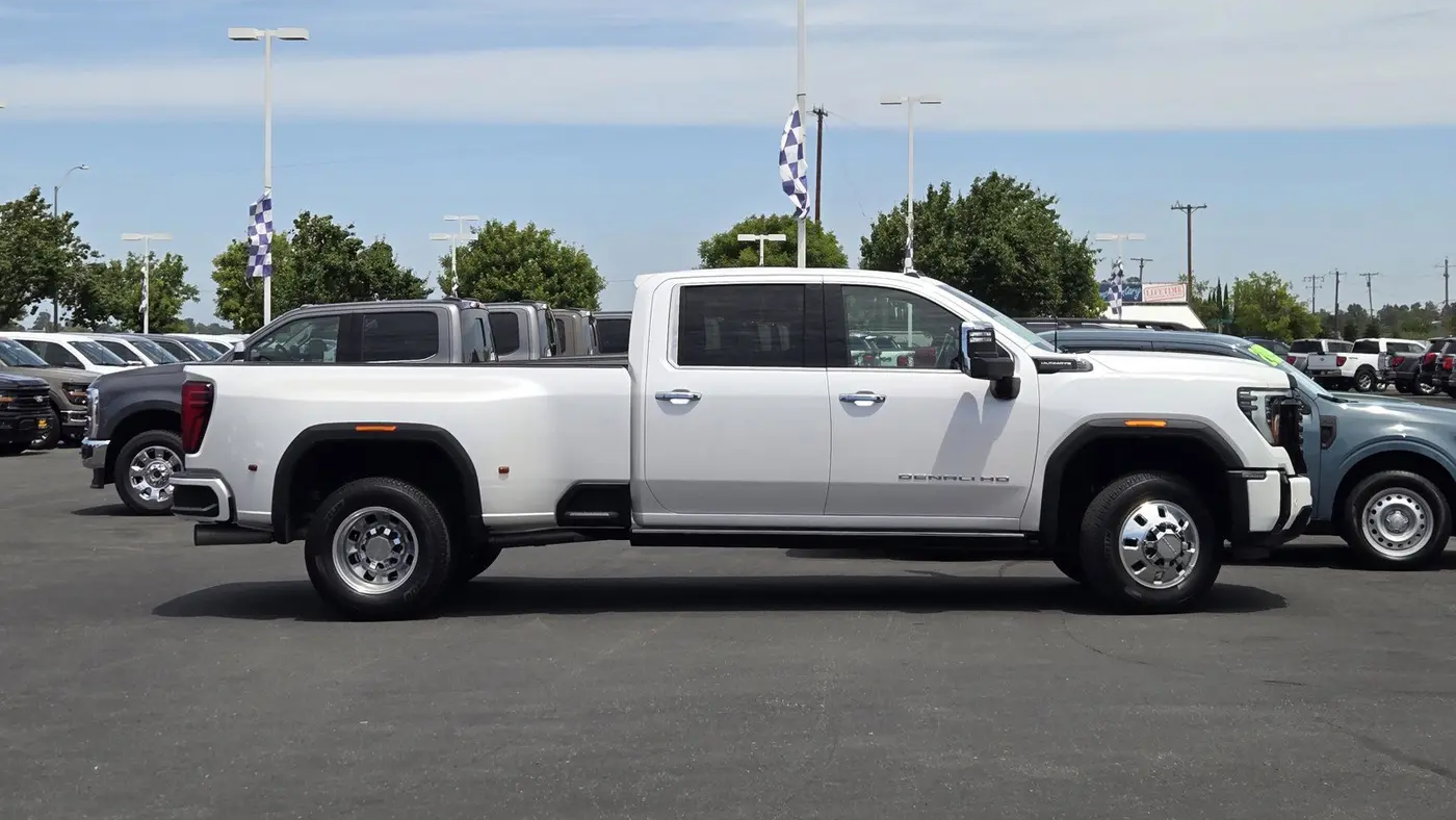 2025 GMC Sierra 3500HD Denali Ultimate