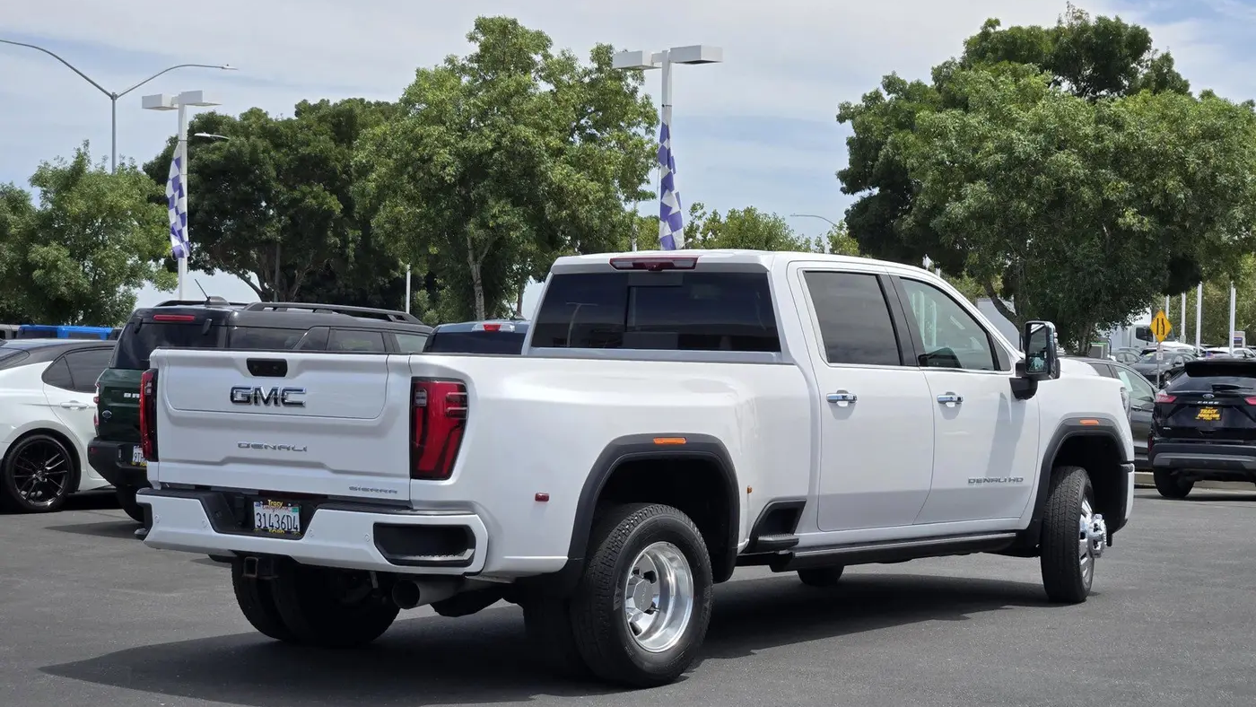 2025 GMC Sierra 3500HD Denali Ultimate
