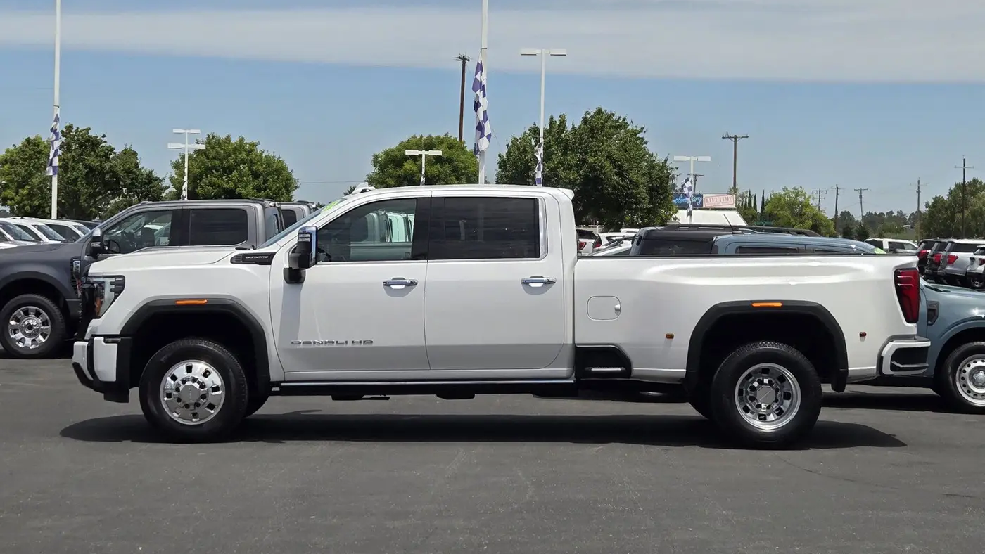 2025 GMC Sierra 3500HD Denali Ultimate