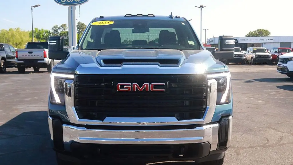 2025 GMC Sierra 2500HD Pro