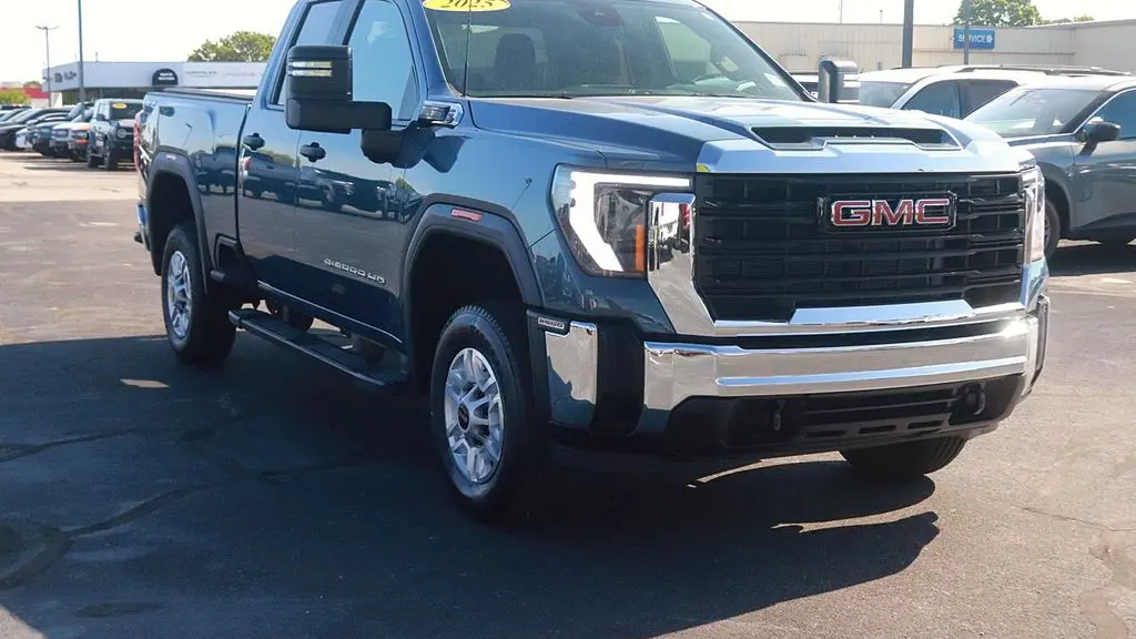 2025 GMC Sierra 2500HD Pro