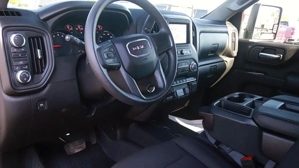 2025 GMC Sierra 2500HD Pro