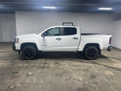 2022 GMC Canyon 4X4 AT4 4DR Crew Cab 6 FT. LB (cloth)