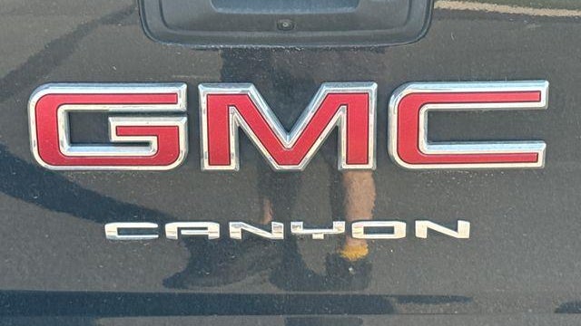 2022 GMC Canyon Elevation Standard