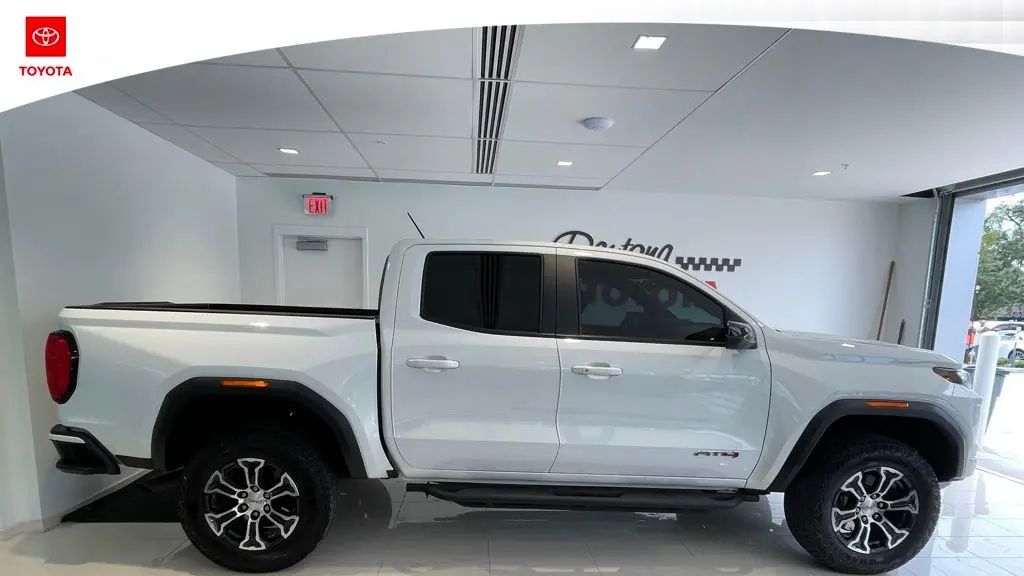 2025 GMC Canyon AT4