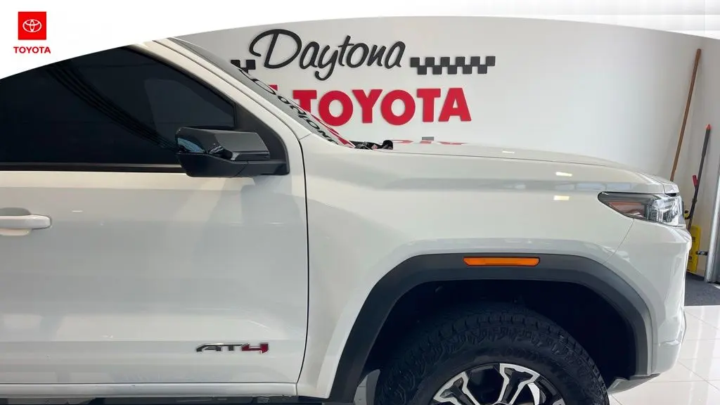 2025 GMC Canyon AT4